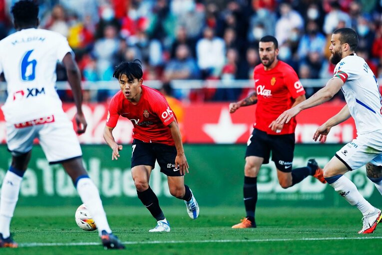 “久保建英が倒されても笛が鳴らない”スペインでの苦悩… 活路はやっぱり“韓国の至宝”との関係性？〈撮影者の視点〉(24)