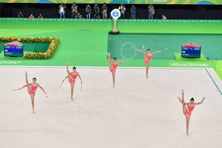 リオ五輪での新体操日本代表チームの演技　©︎JMPA