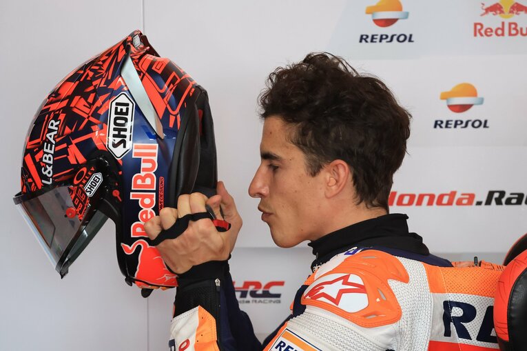 photograph by Satoshi Endo