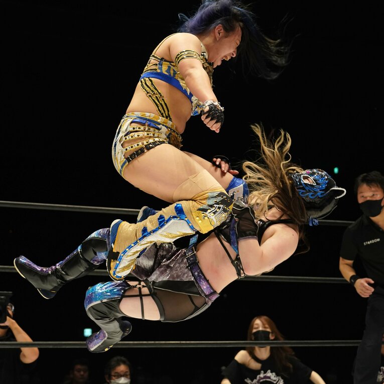 スターライト・キッドに「蒼魔刀」を叩き込む