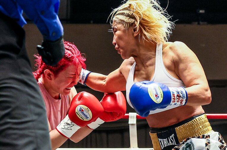9月15日、田口智香から2度のダウンを奪い勝利した山本美憂 ／ photograph by Susumu Nagao