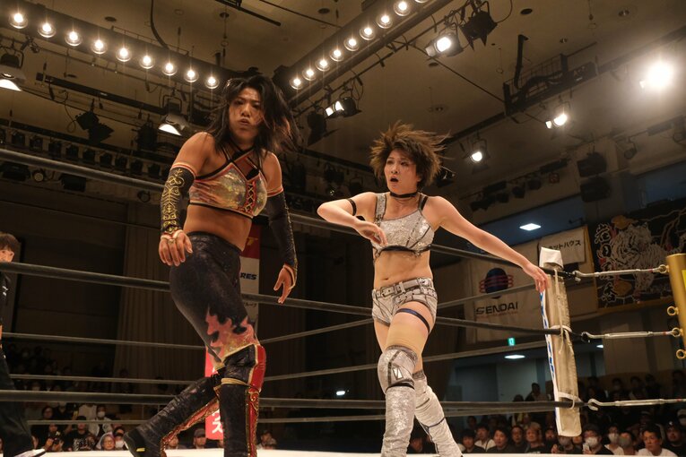 「見栄えなんて関係ない」人気女子レスラー・安納サオリが見せた“底知れないタフさ”…岩田美香戦前、母親に告げられた「勝つまで帰ってくるな」(24)