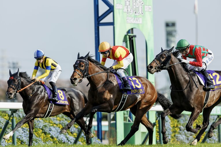 皐月賞を制したジャスティンミラノ。鞍上の戸崎圭太は亡き藤岡康太への思いを口にした　©Kiichi Matsumoto