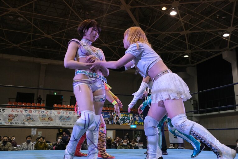 「可憐ですねぇ」人気女子レスラー・安納サオリに観客もウットリ…初の凱旋大会に滋賀が沸いた日「“絶対不屈彼女”は泣かないんです」(81)