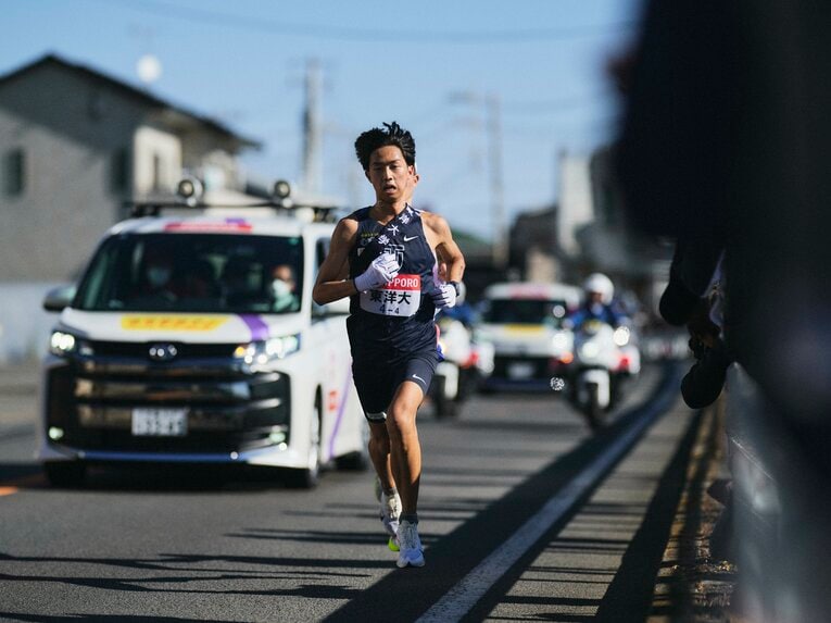 【2025箱根駅伝】東洋大の4区で区間3位と好走をみせた岸本遼太郎（3年）。来季は鉄紺のエースになることが期待される　©Yuki Suenaga