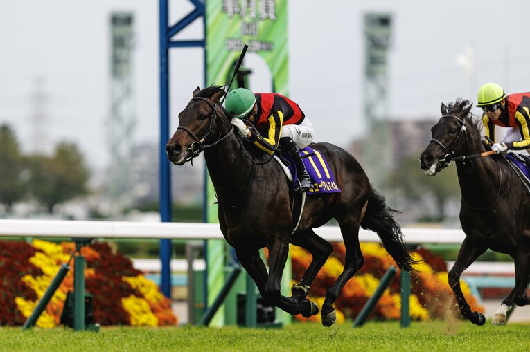 レースレコードでゴール板を駆け抜けた　©Kiichi Matsumoto