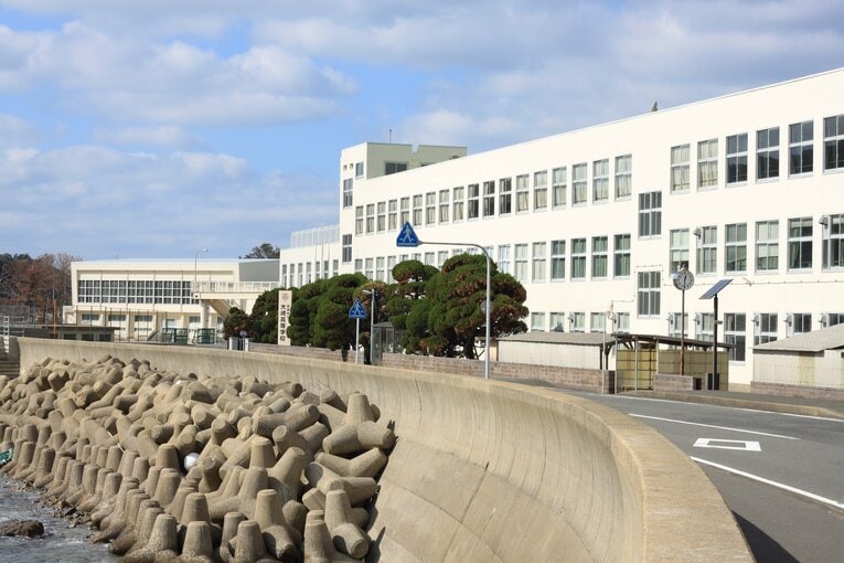 大崎高校の校舎。各学年2クラスずつ、全校生徒数は118人