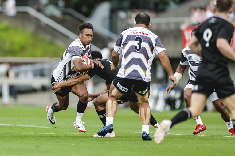 松島幸太朗をサポートする垣永真之介　©︎Kiichi Matsumoto