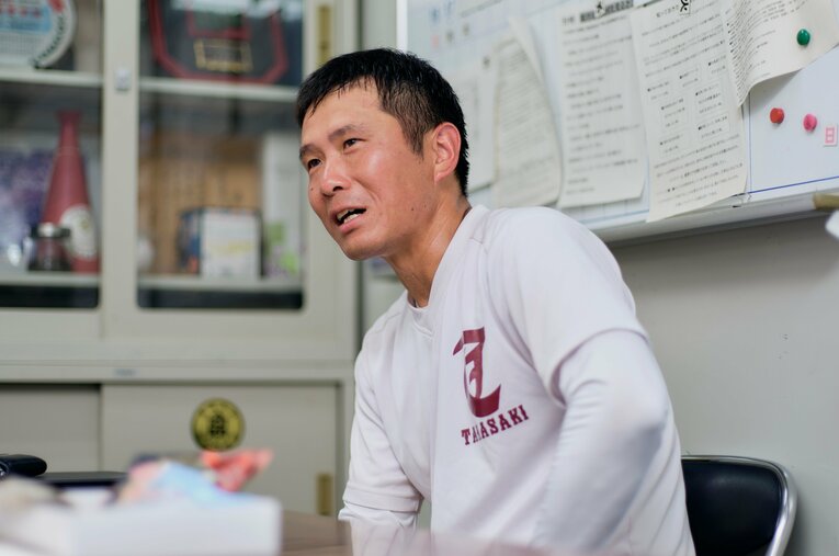 高崎高校を21年ぶりの群馬大会ベスト4に導いた飯野道彦監督 ／ photograph by Yuki Suenaga