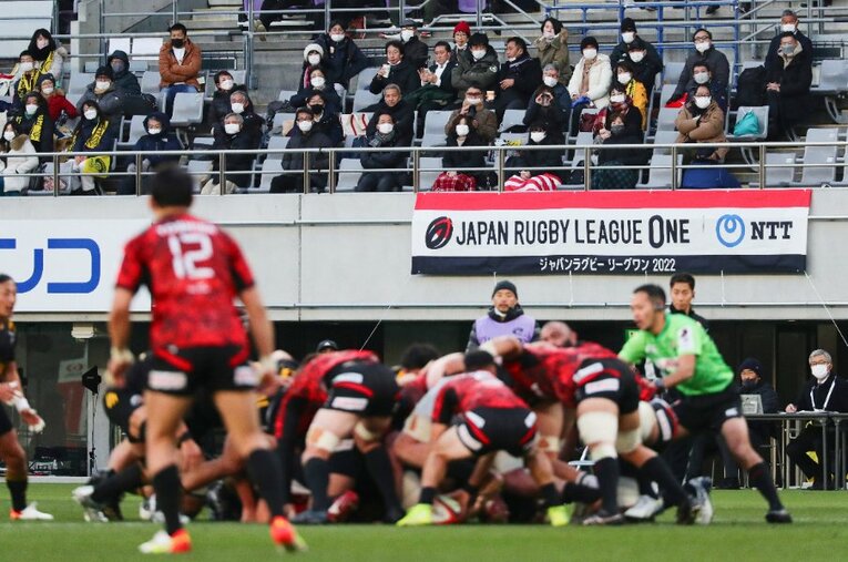 味の素スタジアムで行われたリーグワン開幕節の“府中ダービー”は、東京SGが60対46でBL東京に勝利。寒空のもと観戦に詰めかけたファンに熱戦を届けた ／ photograph by JIJI PRESS