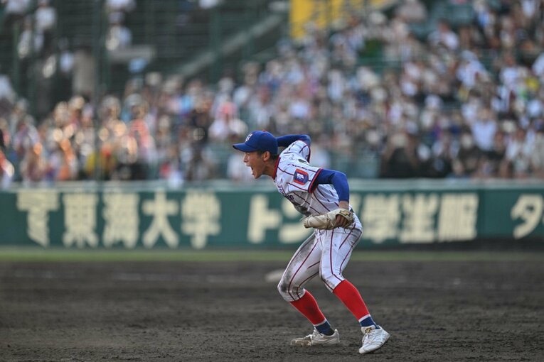 その裏、仲井は大阪桐蔭の攻撃を3人で抑えた　　©Hideki Sugiyama