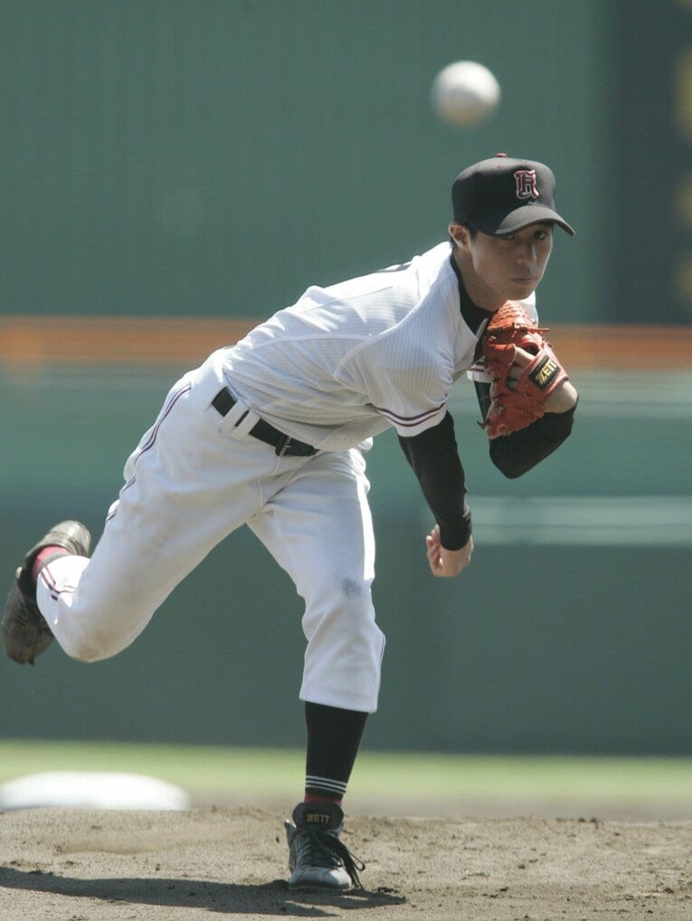 抜群のコントロールでボールを投げ込む野村祐輔　©Hideki Sugiyama