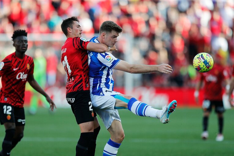 「クボは好きだよ。いつか…」古巣少年ファンが愛する久保建英21歳「マジョルカ帰還で大拍手→元戦友とハグ」を撮って感じたこと(31)