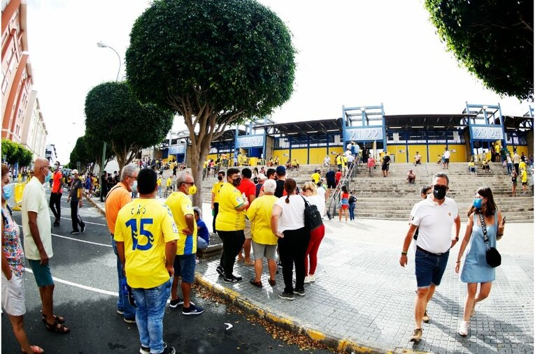 〈激写〉岡崎慎司35歳、スペイン2部から日本代表の救世主になれるか 「すごい良いヤツだよ」新天地でも愛される“侍魂”(3)