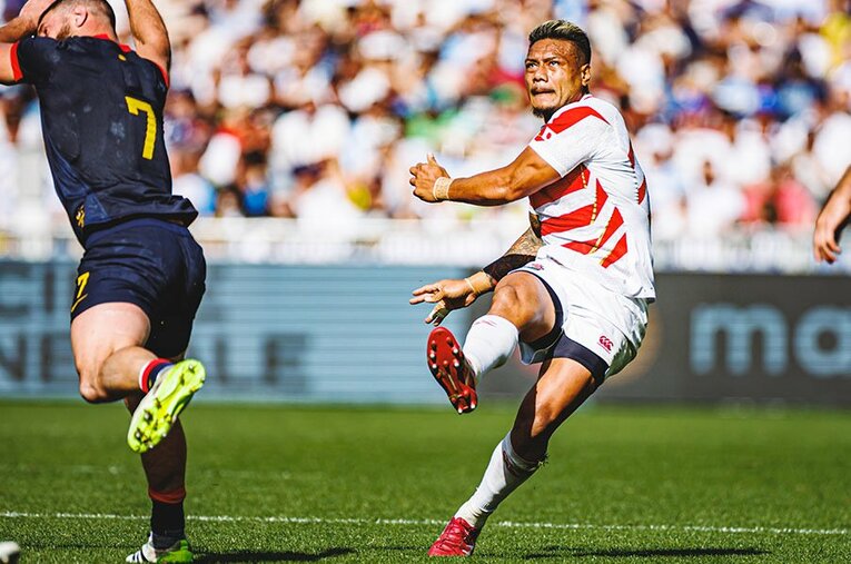 アルゼンチン戦の後半、一時2点差に迫る40m超えのドロップゴールを決めたレメキ・ロマノラバ。活躍の背景を野澤武史氏が解説する　©Kiichi Matsumoto