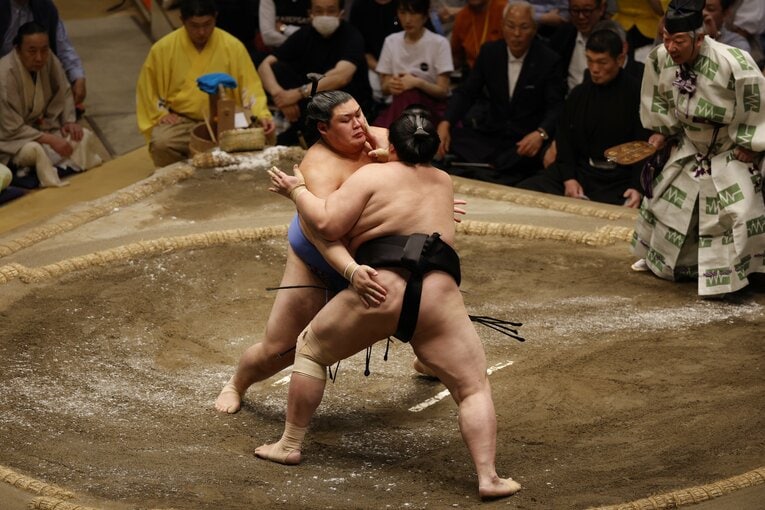 琴櫻を攻める大の里　©Kiichi Matsumoto/JMPA