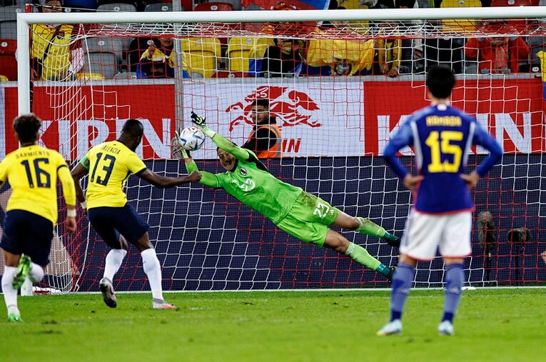 エクアドル戦でのPKストップ　©Kiichi Matsumoto