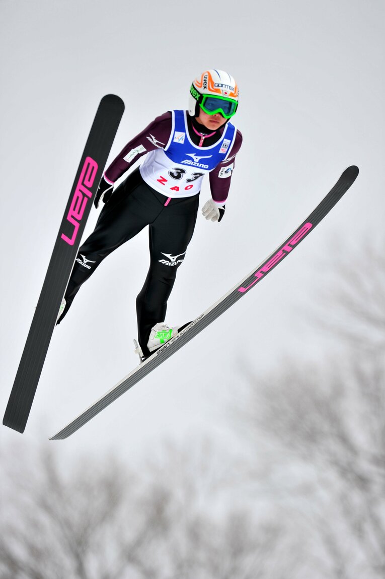 2012年、ワールドカップ蔵王大会第2戦での高梨沙羅のジャンプ　©AFLO