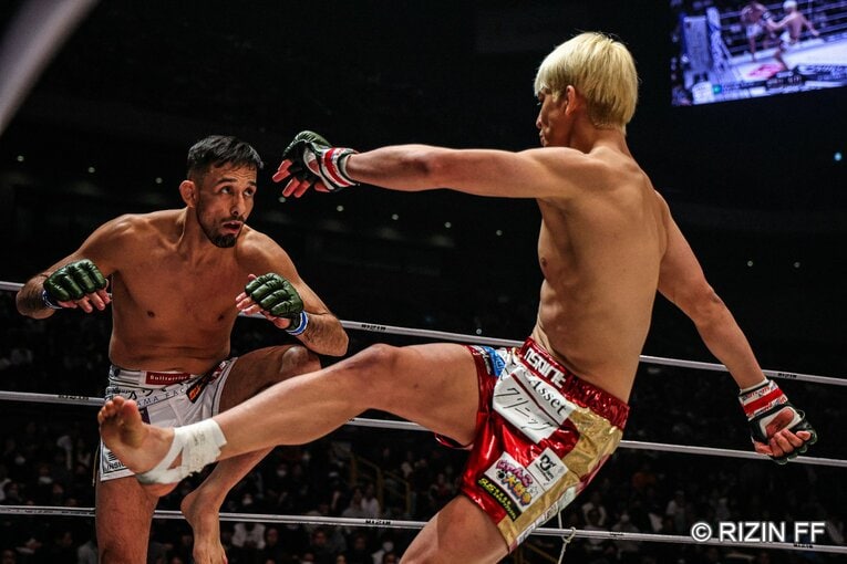 鈴木千裕vs.クレベル・コイケ　©RIZIN FF