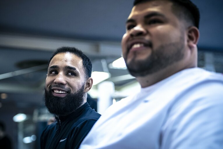 公開練習で。「番狂わせの自信はあるか？」日本人記者の質問に笑顔を見せた　©Sugiyama Takuya