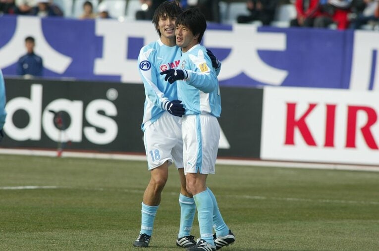 現役引退を発表した前田遼一。名波は当時を懐かしそうに振り返った（写真は2004年） ／ photograph by Kim Jang Hun/AFLO