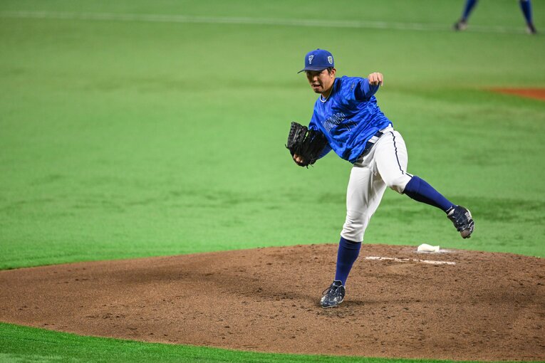 日本シリーズ第3戦、力投する東克樹　©Nanae Suzuki