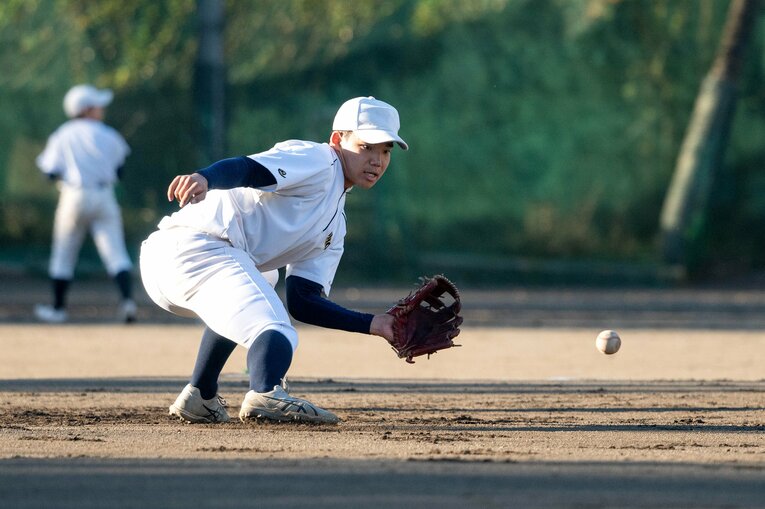 内野の守備練習では、大きな身体にもかかわらずひときわ俊敏な動きを見せていた森井　©Takashi Shimizu