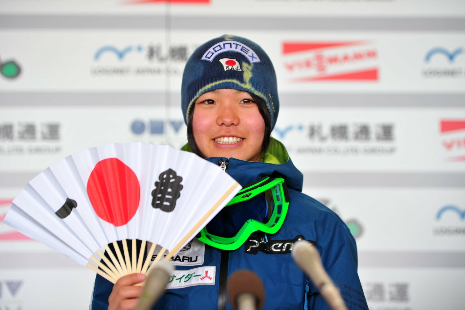 ワールドカップ初優勝の喜びに顔をほころばせる高梨沙羅　©AFLO