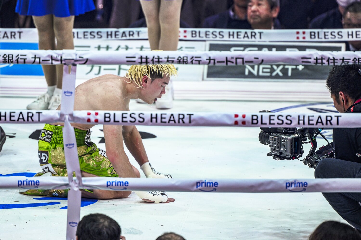 試合後、リング上で座礼する那須川天心　©︎Takuya Sugiyama