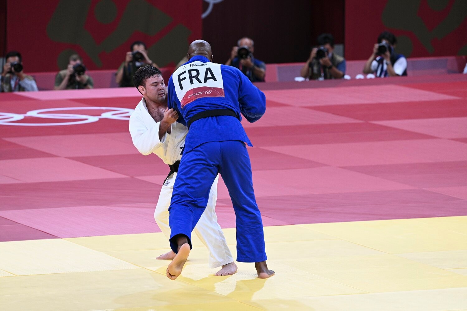 東京五輪混合団体では100超級のレジェンド・リネールと対戦したウルフ　©JMPA