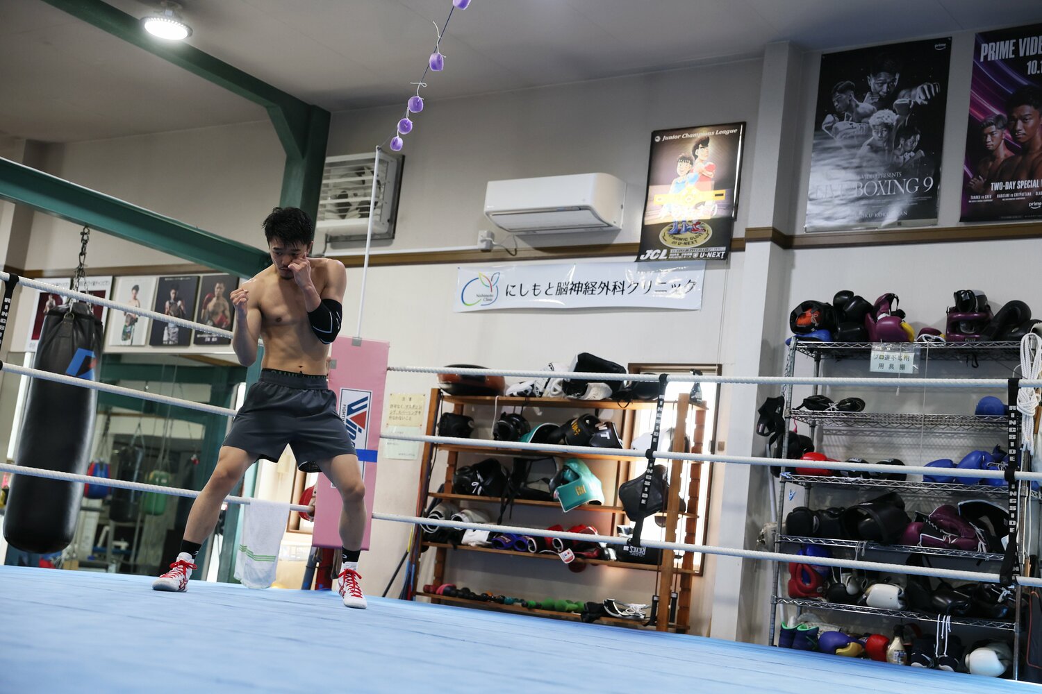 相模原のM.Tジムでシャドートレーニングをする中谷（3月撮影）©︎Shigeki Yamamoto