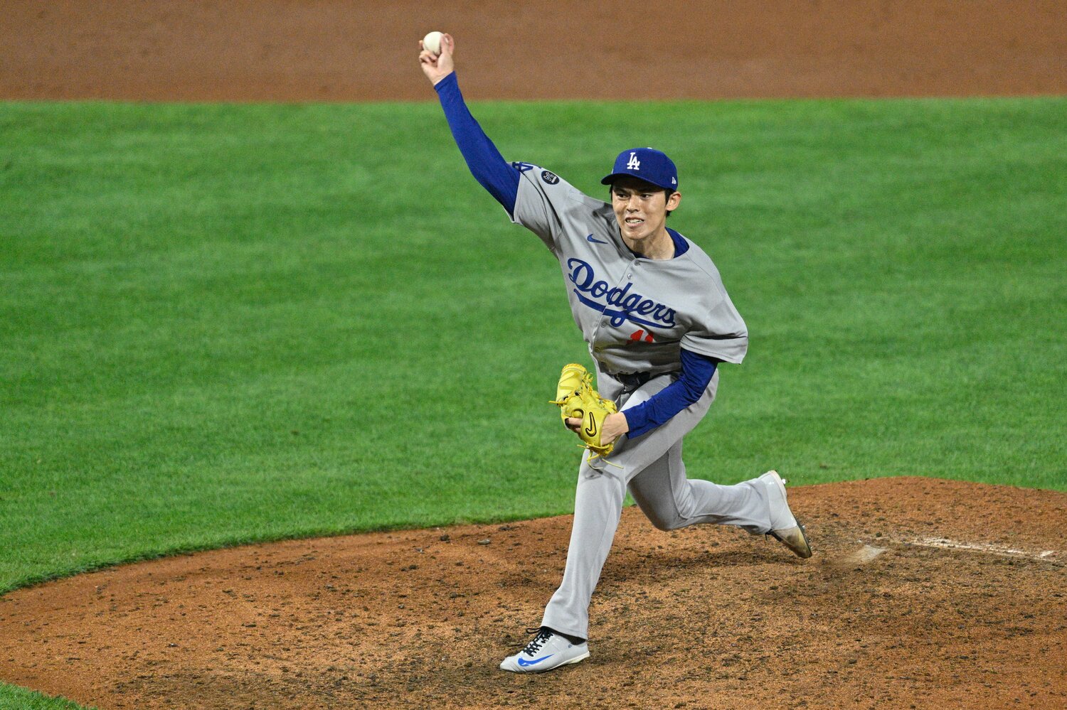 ディビジョンシリーズのフィリーズ戦初戦で9回のマウンドに上がった佐々木　©Getty Images