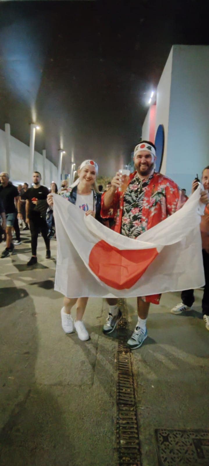 日本対サモアで日本を応援するイングランド人夫婦