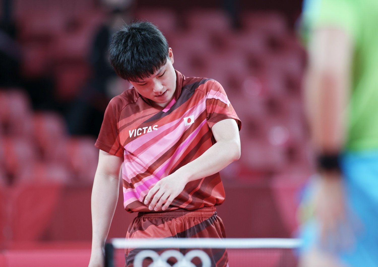 ヨルジッチ戦でポイントを取られ、肩を落とした。初の五輪で、苦い敗戦となった©JIJI PRESS