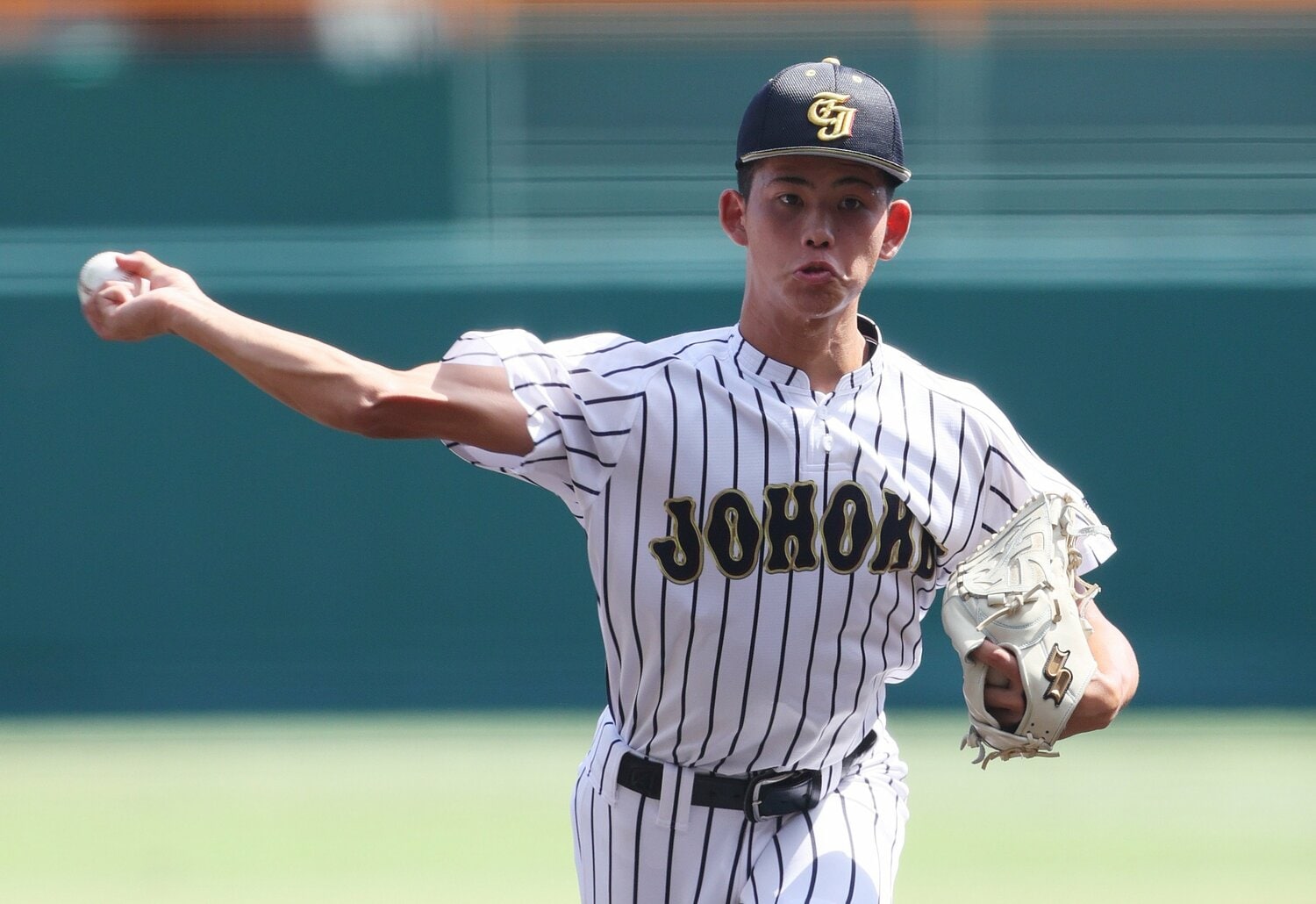 明徳義塾戦で力投する鳥取城北先発の田中勇飛　©JIJI PRESS