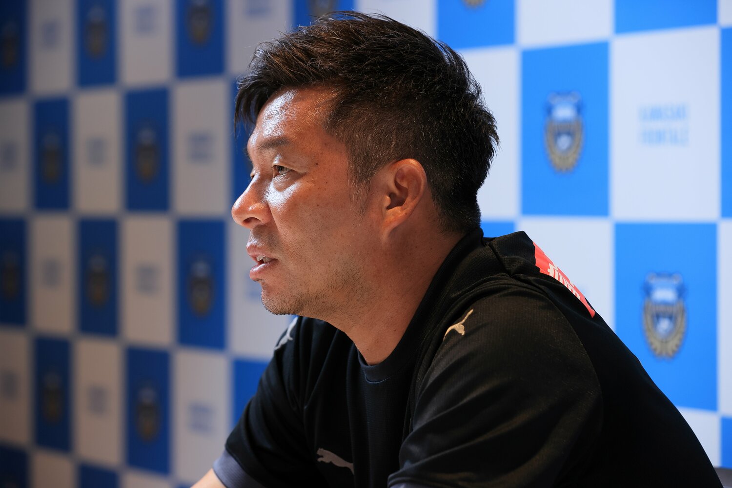 川崎フロンターレを率いる鬼木達監督　©︎Shigeki Yamamoto