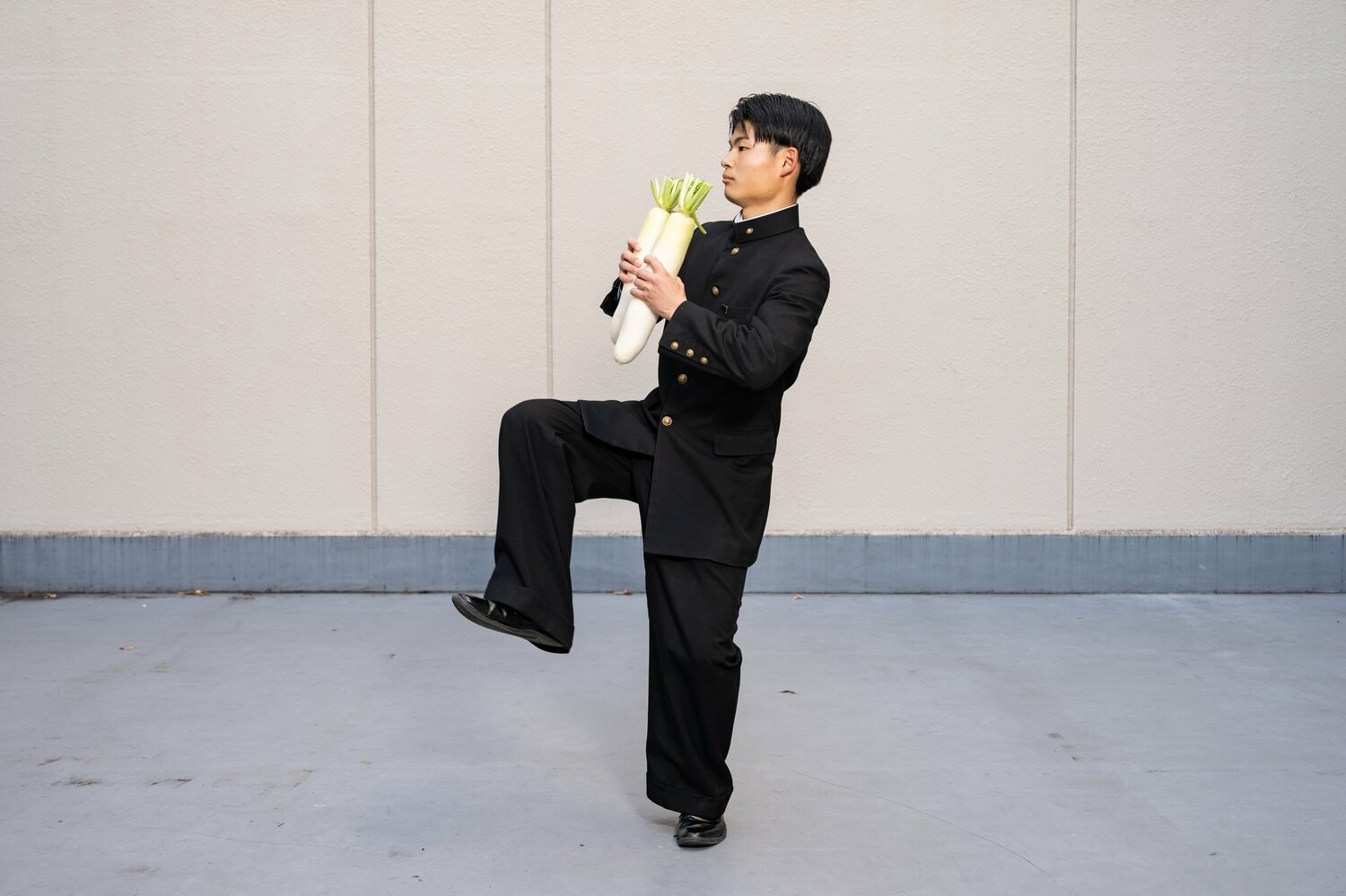 ４．足を蹴り出す