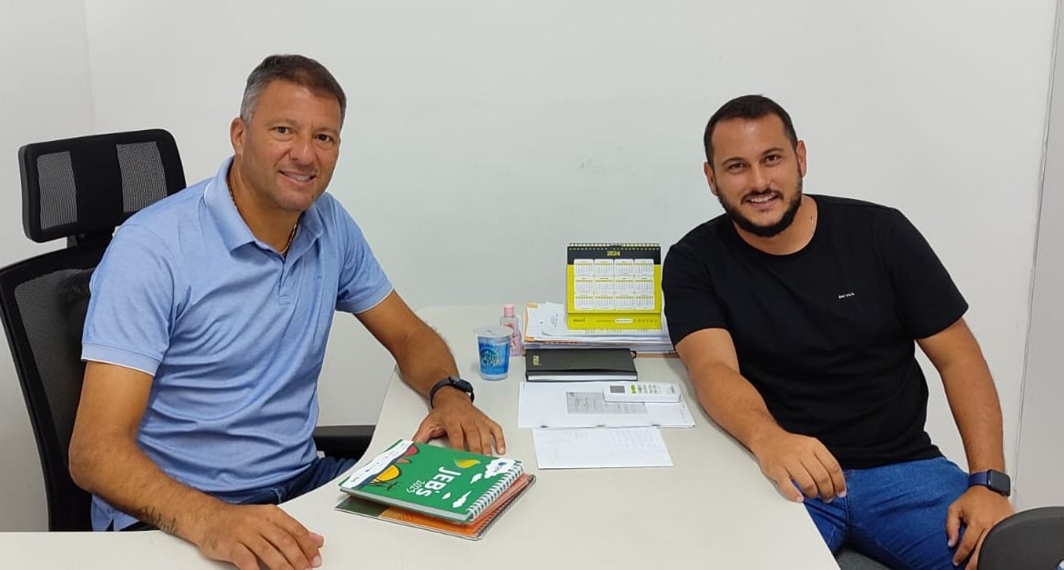 右は秘書官　©Hiroaki Sawada