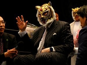 「女房には呆れられてます」パーキンソン病、メニエール病と闘う“初代タイガーマスク”佐山聡(68歳)が明かした驚きの私生活…デビュー50周年の今語った“夢”