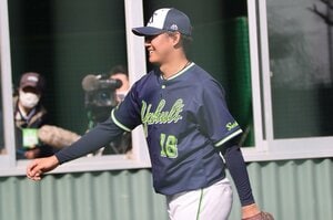 「やす、6割くらい？」奥川恭伸が復活へ一歩、「（川端）慎吾はやらんのー！」笑顔でムード◎なワケ〈ヤクルト二軍キャンプ観察〉