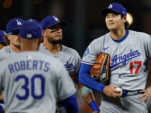 「ロバーツ監督、ピッチャー交代が昔から下手…」NHK解説者が疑問視、“ドジャース監督の投手起用ミス”「7年前も悲劇」「最後は“クローザー大谷翔平”だ」