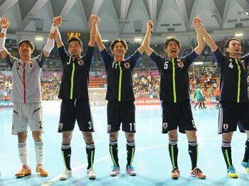 “悲願のW杯16強”も終着点ではない！日本フットサル、新たな歴史への挑戦。＜Number Web＞ photograph by Kyodo News