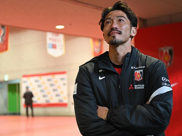 なぜベンチ外のはずの阿部さんが？ 「浦和の背番号22を継承」柴戸海に託された“天皇杯決勝前、40歳現役最後の貢献”とは＜Number Web＞ photograph by J.LEAGUE