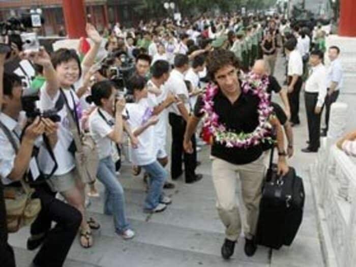 ロビーニョ、フィーゴそして３つ目の探し物。＜Number Web＞ photograph by AFLO