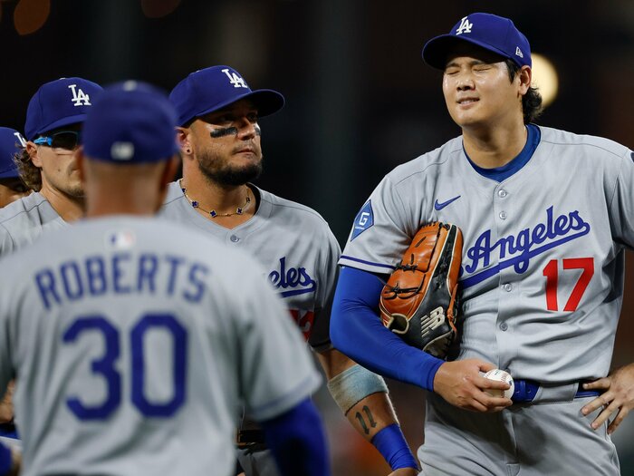 「ロバーツ監督、ピッチャー交代が昔から下手…」NHK解説者が疑問視、“ドジャース監督の投手起用ミス”「7年前も悲劇」「最後は“クローザー大谷翔平”だ」＜Number Web＞ photograph by Getty Images