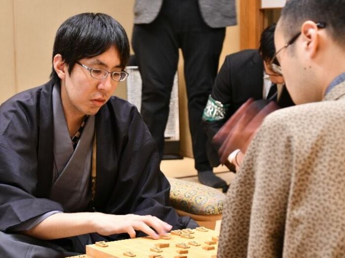 将棋界イチのアーセナルファン・広瀬章人八段に聞く「アーセナル好きのきっかけは?」「毎週試合見てますか?」<Number Web> photograph by Shunsuke Kimishima