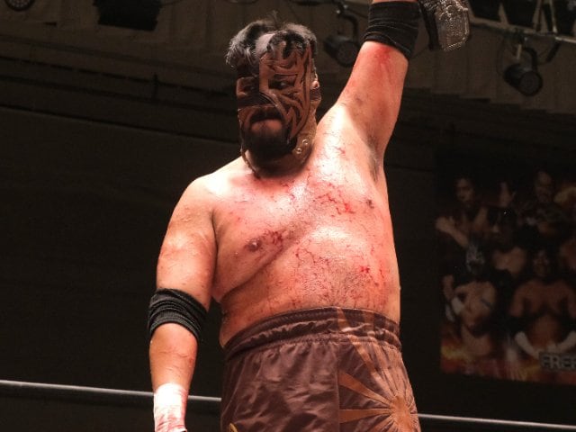 蛍光灯で殴り合い、大流血して…メキシコ人デスマッチファイター