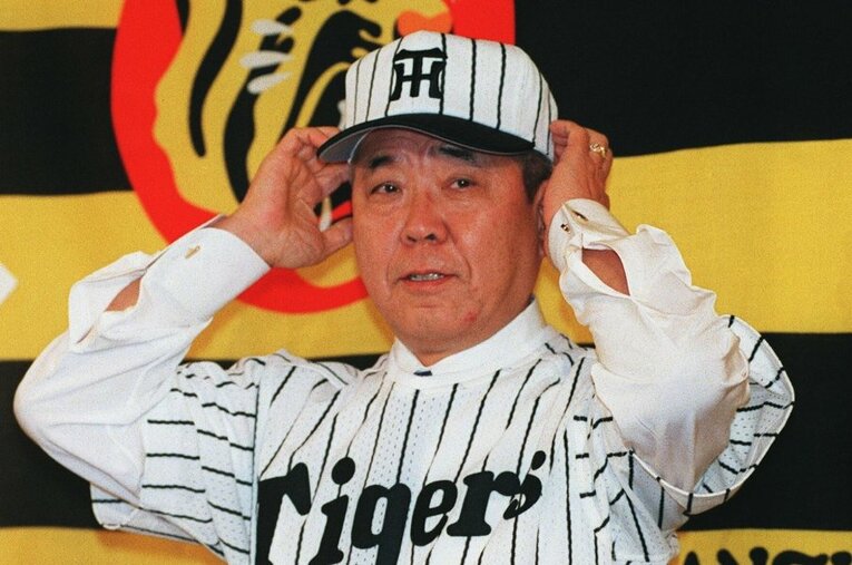 1998年オフ、「暗黒期」阪神の監督に就任した野村克也 ／ photograph by JIJI PRESS