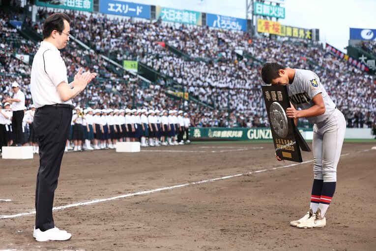 準優勝した仙台育英　©JMPA