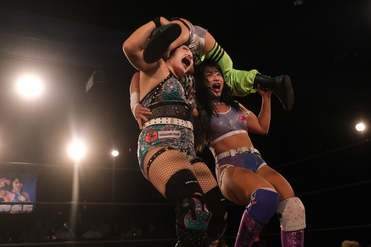 「リングに上がるな」と言われたプロレスデビューから3年…セクシー女優を引退、ちゃんよたがボディコンテストで見せた筋肉美「凄く幸せ者です」(39)